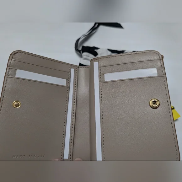 NWT Marc Jacobs Compact Wallet - Picture 3 of 6